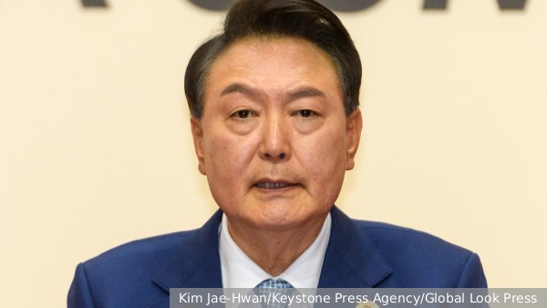 Южнокорейские силовики прибыли арестовать президента Юн Сок Еля