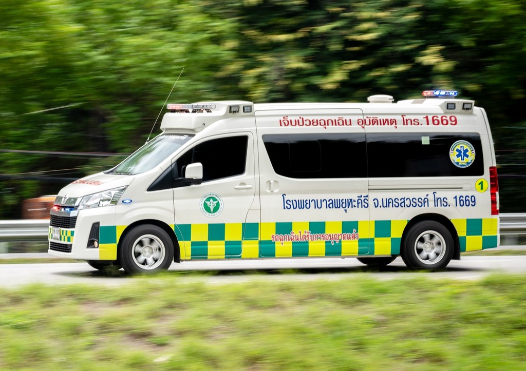 Автобус с туристами из России попал в жесткое ДТП в Таиланде: что известно