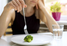 Позитивные праздники 21 января для здоровья тела и души DietingProblemsEatingDisorder-UnhappyWomanLookingAtSmall