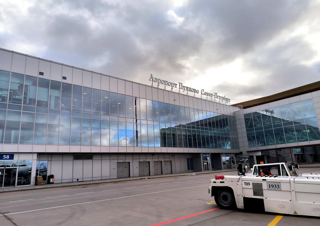 Пулково остановил отправку и прием рейсов на Sukhoi Superjet