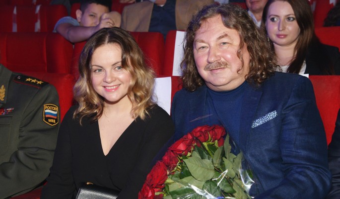 "Спасибо, любимый!": ждущий рождения малыша Николаев преподнес жене лучший подарок