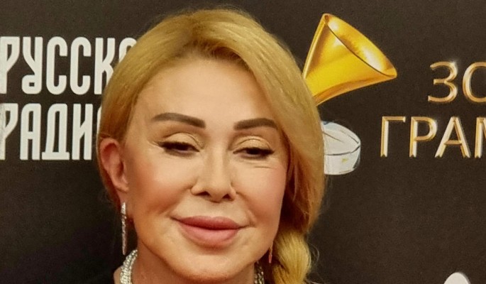 Голая и сексуальная: дочь-кокетку 68-летней Успенской засняли неглиже в снегу