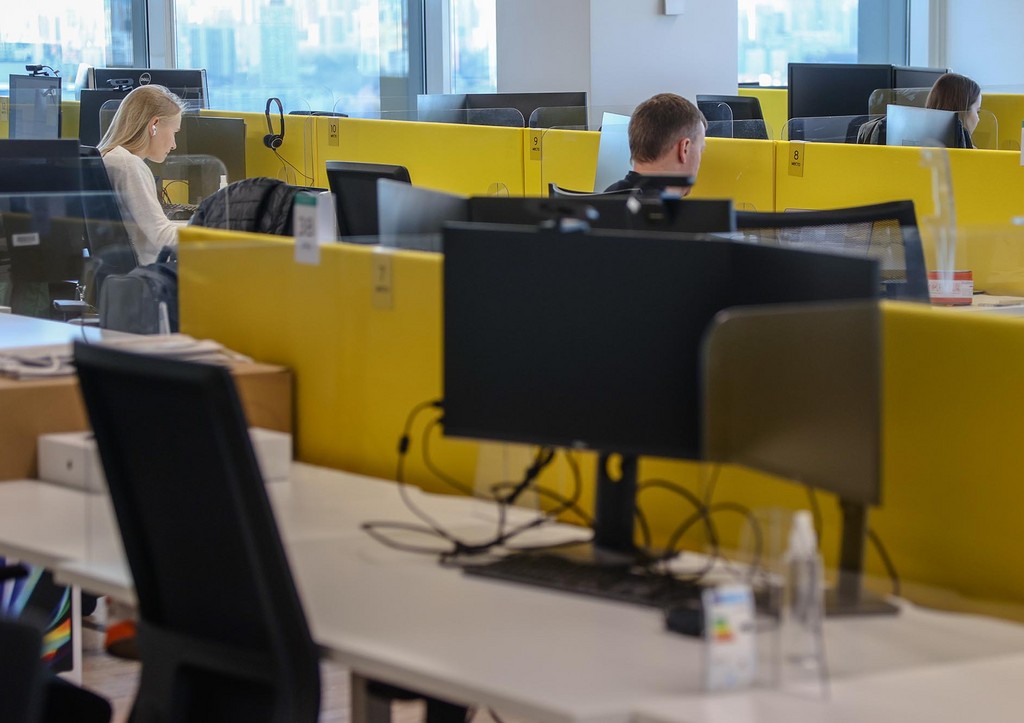 В Совфеде поддержали идею сократить рабочую неделю