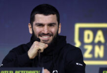 Малыхин уверен в победе Бетербиева в решающем реванше 3c8c7a32-a05b-4647-b003-c77f7e62a035-680b64e8