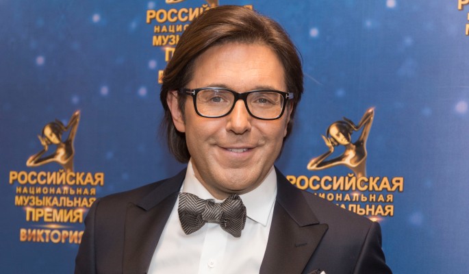 Мал да удал! Наяривающий рукой между ног Малахов засветил вялый сморчок