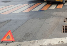 Массовое ДТП на МКАД: сотрудники ГИБДД оперативно реагируют на ситуацию Последствия ДТП с участием рейсового автобуса и такси на юге Москвы