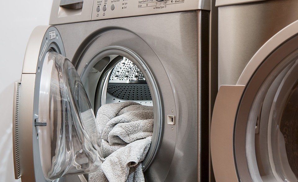 Как очистить стиральную машину и убрать неприятный запах