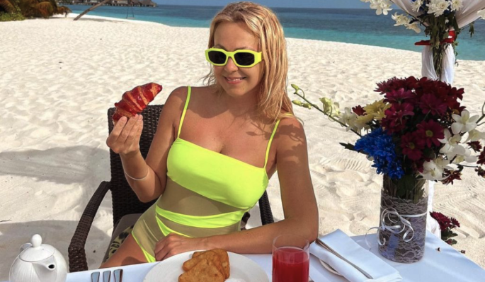 Рудковская заявила о серьезных проблемах у известного певца из-за пошлой выходки его жены