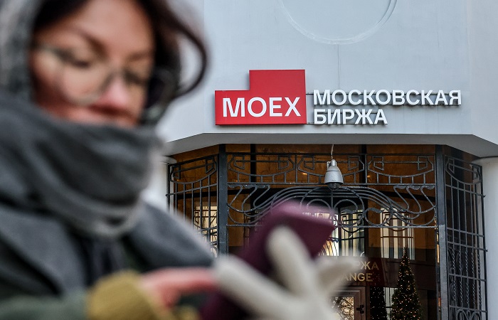 Рынок акций РФ открылся в утреннюю сессию повышением индекса IMOEX2 на 0,4%