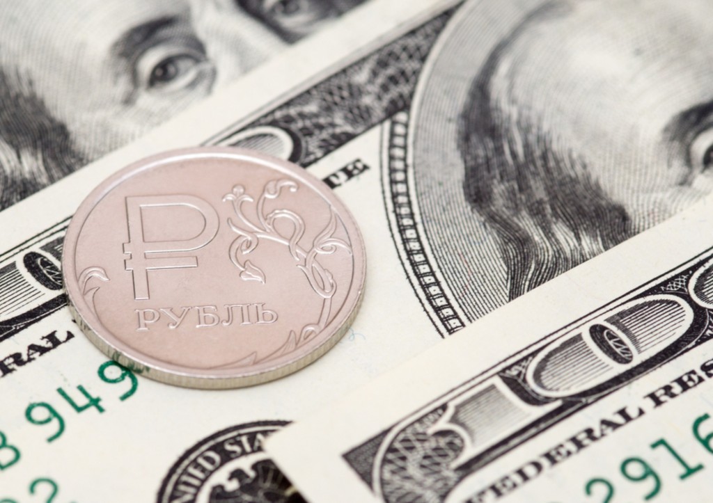 В Госдуме рассказали, ждать ли укрепления рубля после падения доллара