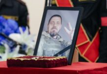 Олег Кожемяко воздал почести герою Сергею Дмитриеву ee44618d-42fd-466a-9541-cfc17105a317-6800e006