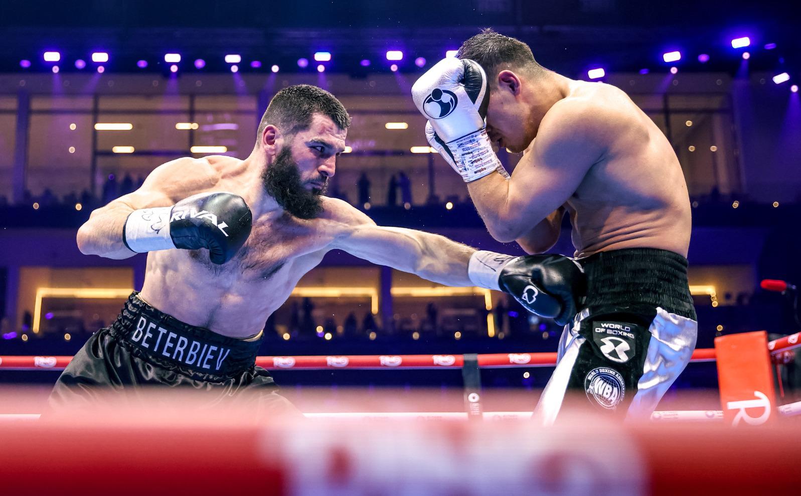 Артур Бетербиев и Дмитрий Бивол (Валерий Шарифулин / ТАСС)