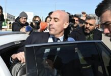 Экс-президент испанской футбольной федерации получил санкции за нарушение личных границ Screenshot