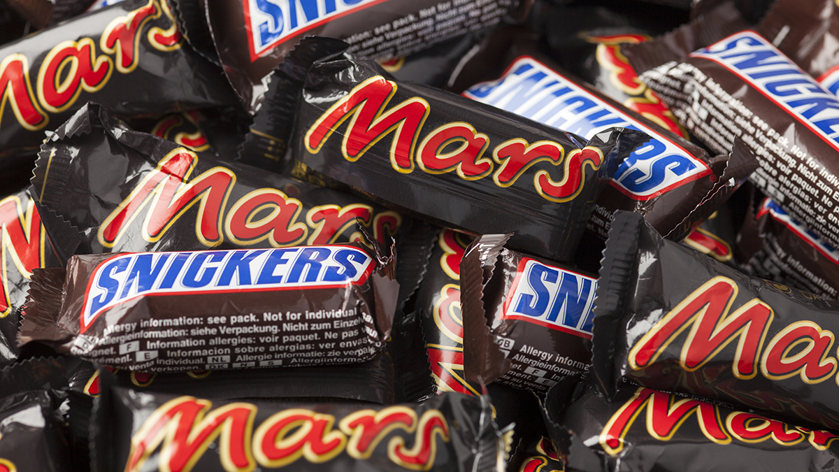 Компании Mars и Mondelez повышают цены из-за роста стоимости какао-бобов