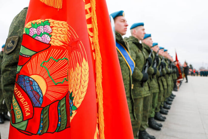 aleksandr lukashenko prinyal klyatvu vernosti voennyh sil belorussii v minske-urbandigest-ru-174291679300-0
