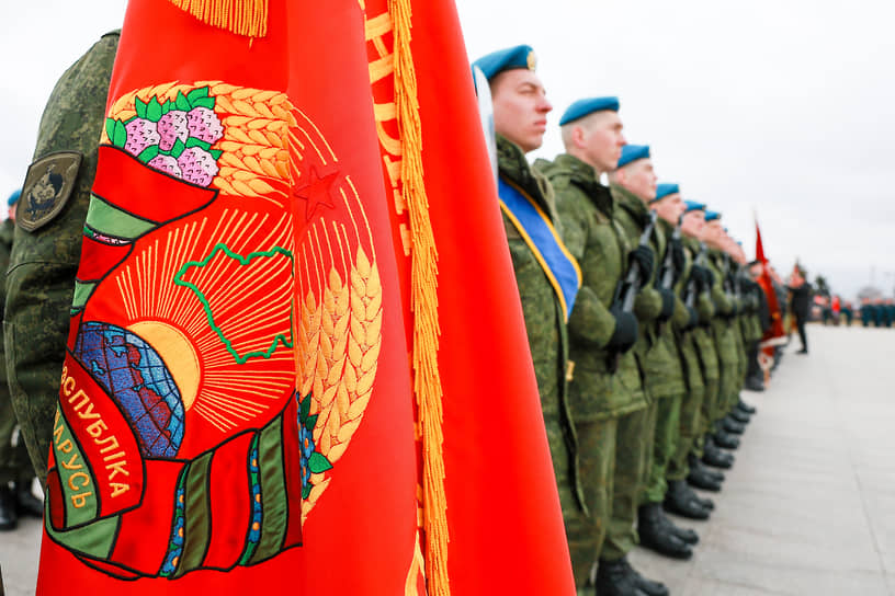 Александр Лукашенко принял клятву верности военных сил Белоруссии в Минске-0