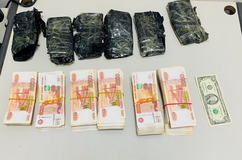 В Уссурийске таможенники задержали женщину с 5,7 млн рублей Пресс-служба Уссурийской таможни