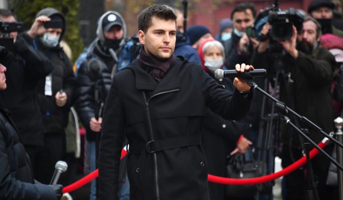 Шоу больше не будет: декорации студий "Пусть говорят" и "На самом деле" разобрали и пустили на дрова