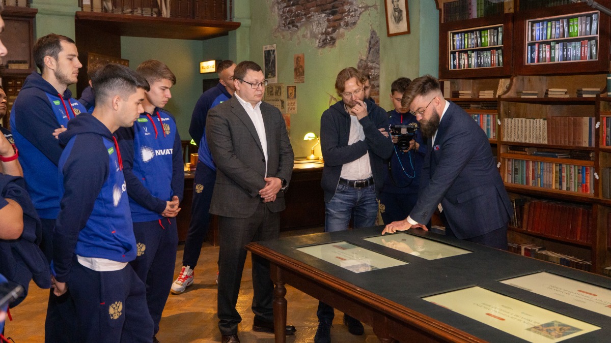 Сборная России по футболу посетила Музей Победы