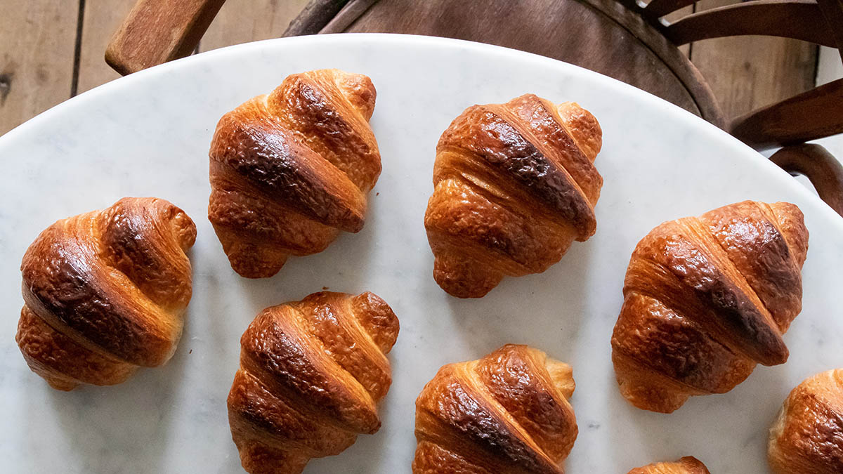 Ребрышки и круассаны предложили исключить из списка социально значимых товаров