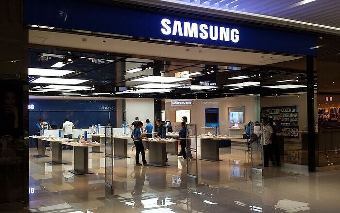 1024px-samsung_in_sm_aura_bonifacio_global_city_1.jpg