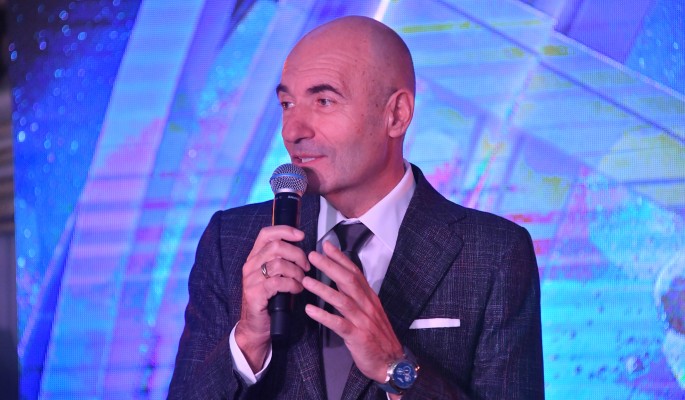 Почему Крутой живет с женой гостевым браком