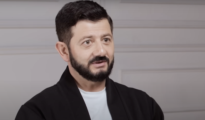 Подозреваемый в измене Галустян вернулся в семью ради детей