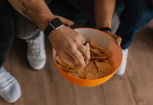 Онколог Романов Опротестовал Мифы о Вреде Чипсов onkolog romanov oprotestoval mify o vrede chipsov-urbandigest-ru-174160212600-0