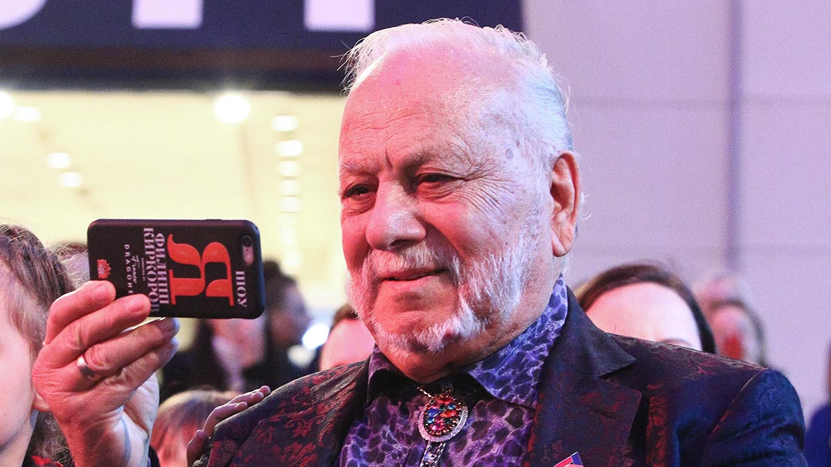 Церемония прощания с Бедросом Киркоровым завершилась минутой молчания