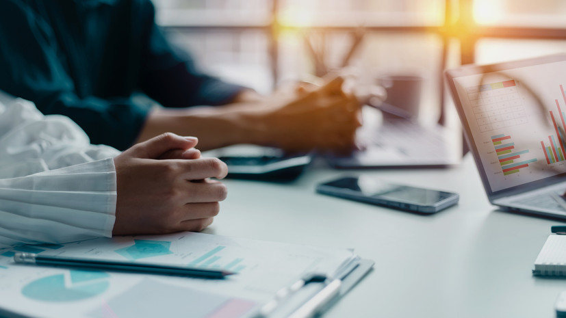 Специалист Сафонов: по уровню зарплат лидируют представители финансового сектора