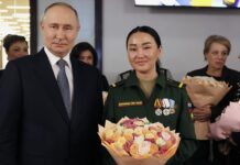 Путин убедил женщину-медика из Тувы остаться с детьми putin ubedil zhenshhinumedika iz tuvy ostatsya s detmi-urbandigest-ru-174152659200-0