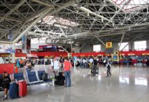 Российские туристы временно остались на Кубе из-за переноса рейса rossijskie turisty vremenno ostalis na kube izza perenosa rejsa-urbandigest-ru-174124453100-0