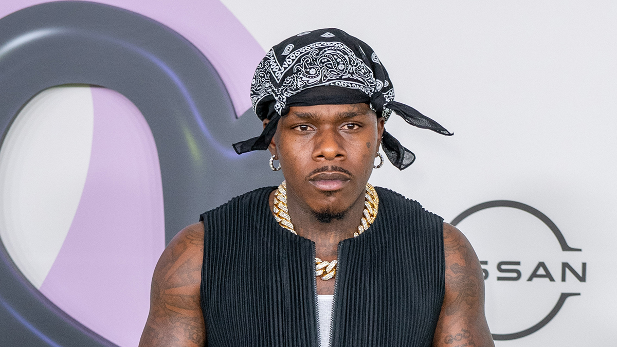 Семья 13-летнего подростка покинула Москву на фоне травли после концерта DaBaby