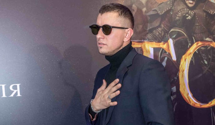 Дети Прилучного трогательно ухаживают за новорожденным братом