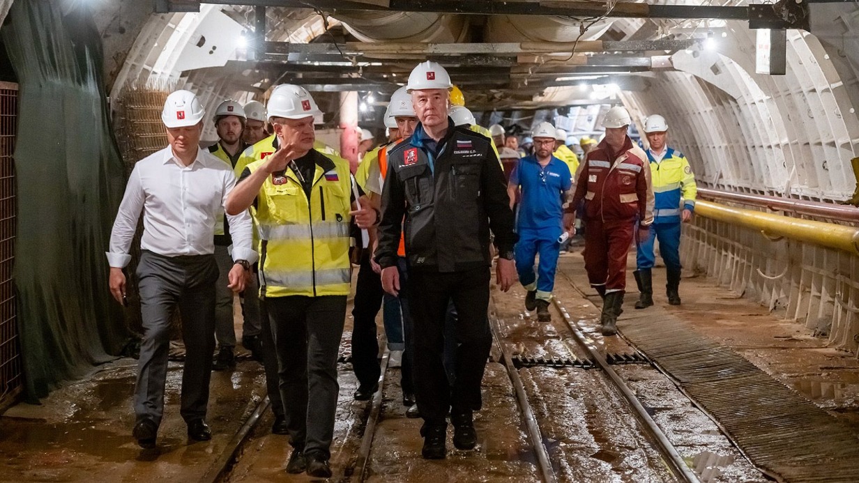 Мэр Москвы Сергей Собянин и гендиректор компании-подрядчика Сергей Жуков посетили строительство «Достоевской»