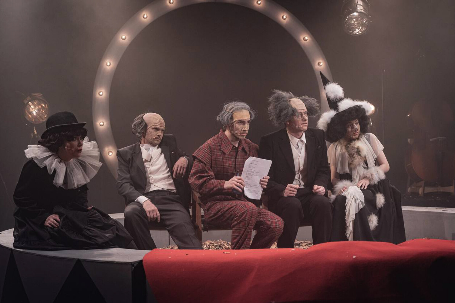 Театральный эксперимент сближает зрителей и артистов-0