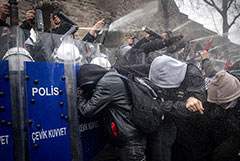 Более тысячи человек задержали с начала протестов в Стамбуле