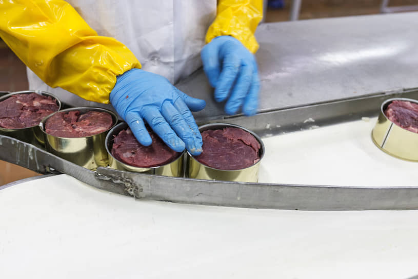 В тушенке выявили включения от производственного процесса-0