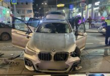 Жители Замоскворечья оперативно пришли на помощь после инцидента с BMW на Кожевнической улице zhiteli zamoskvorechya operativno prishli na pomoshh posle inczidenta s na kozhevnicheskoj ulicze-urbandigest-ru-174206432500-0