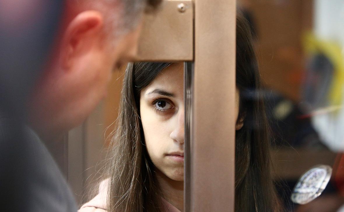 Рассмотрение в Мосгорсуде жалобы на арест сестер Марии, Крестины и Ангелины Хачатурян, обвиняемых в убийстве отца, август 2018 года (Андрей Никеричев / АГН «Москва»)