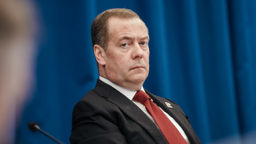 Медведев: шаги США в отношении России поставили мир под угрозу третьей мировой