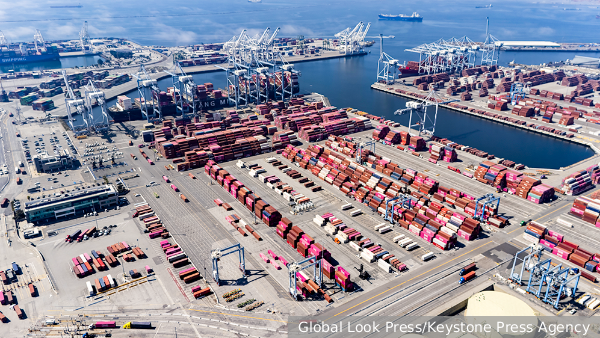 Трамп продлил запрет на обслуживание российских судов в портах США