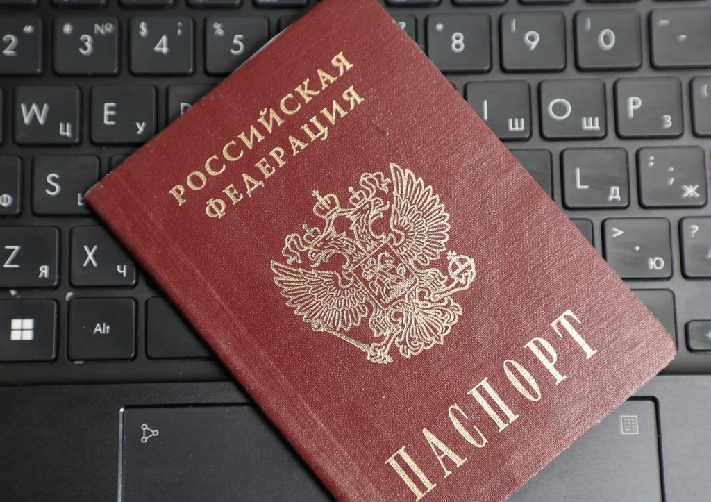 Россиян предостерегли, чем грозит просрочка паспорта за границей