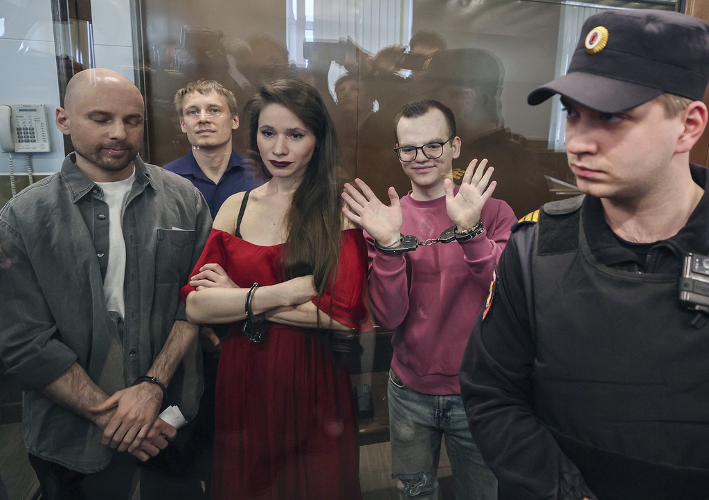 Сергей Карелин, Константин Габов, Антонина Фаворская (Кравцова) и Артем Кригер (слева направо) в Нагатинском районном суде