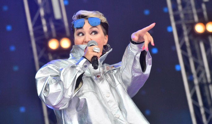 "Жизнь продолжается": Лель ответила на вопрос об отъезде за границу вслед за Пугачевой