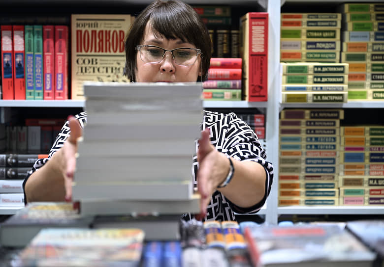 Красный квадрат и Аркадий Ротенберг - новые горизонты книжного рынка-0