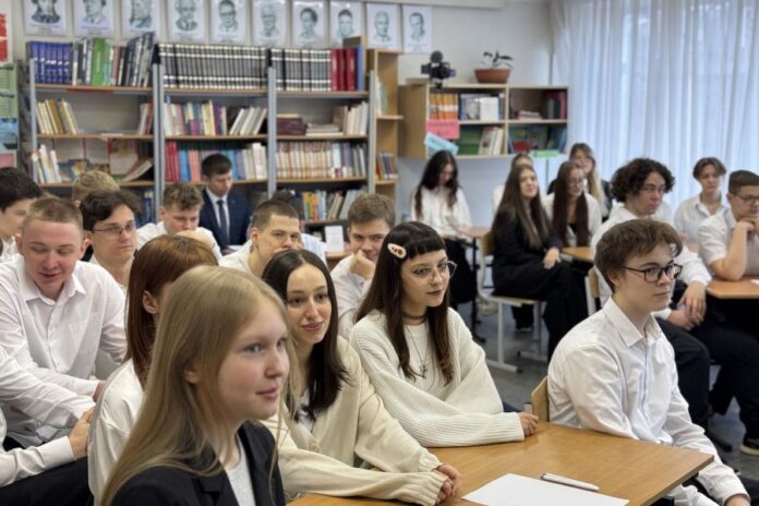 Михаил Пономарьков и VK вдохновляют школьников Екатеринбурга на цифровую безопасность-0