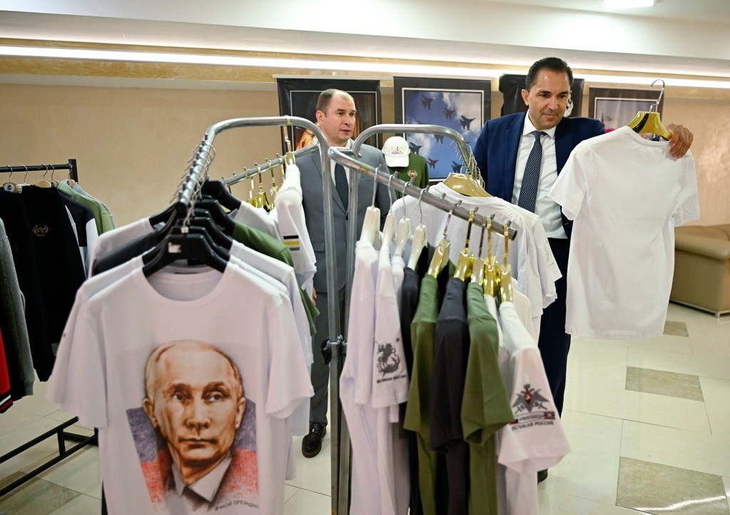 Футболки с новыми цитатами Путина поступили в продажу