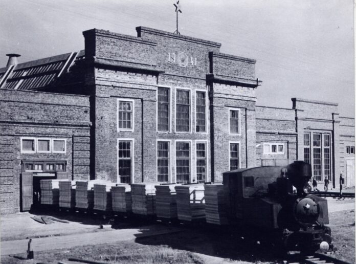 Подвиг инженеров. Тавдинский комбинат запустил ДСП-10 для авиации-0