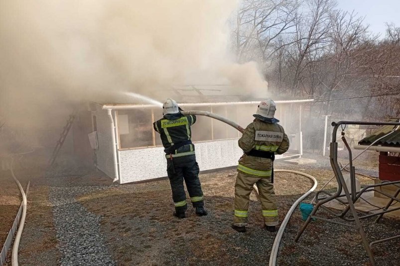 Пожарные спасли жильё в Приморье МинГОЧС Приморского края